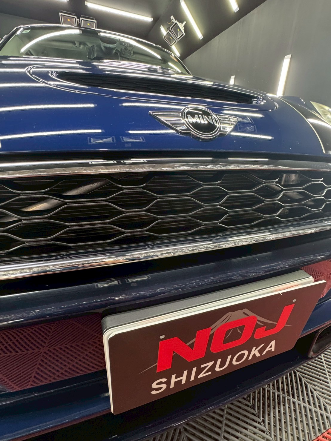 ミニクーパー｜ロイヤルコーティング多層塗りで質感復活！樹脂パーツもここまで改善